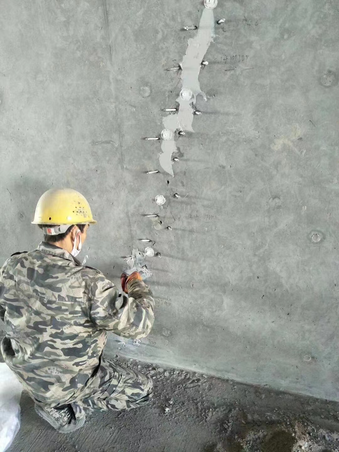 桑植混凝土楼板裂缝加固施工的方案