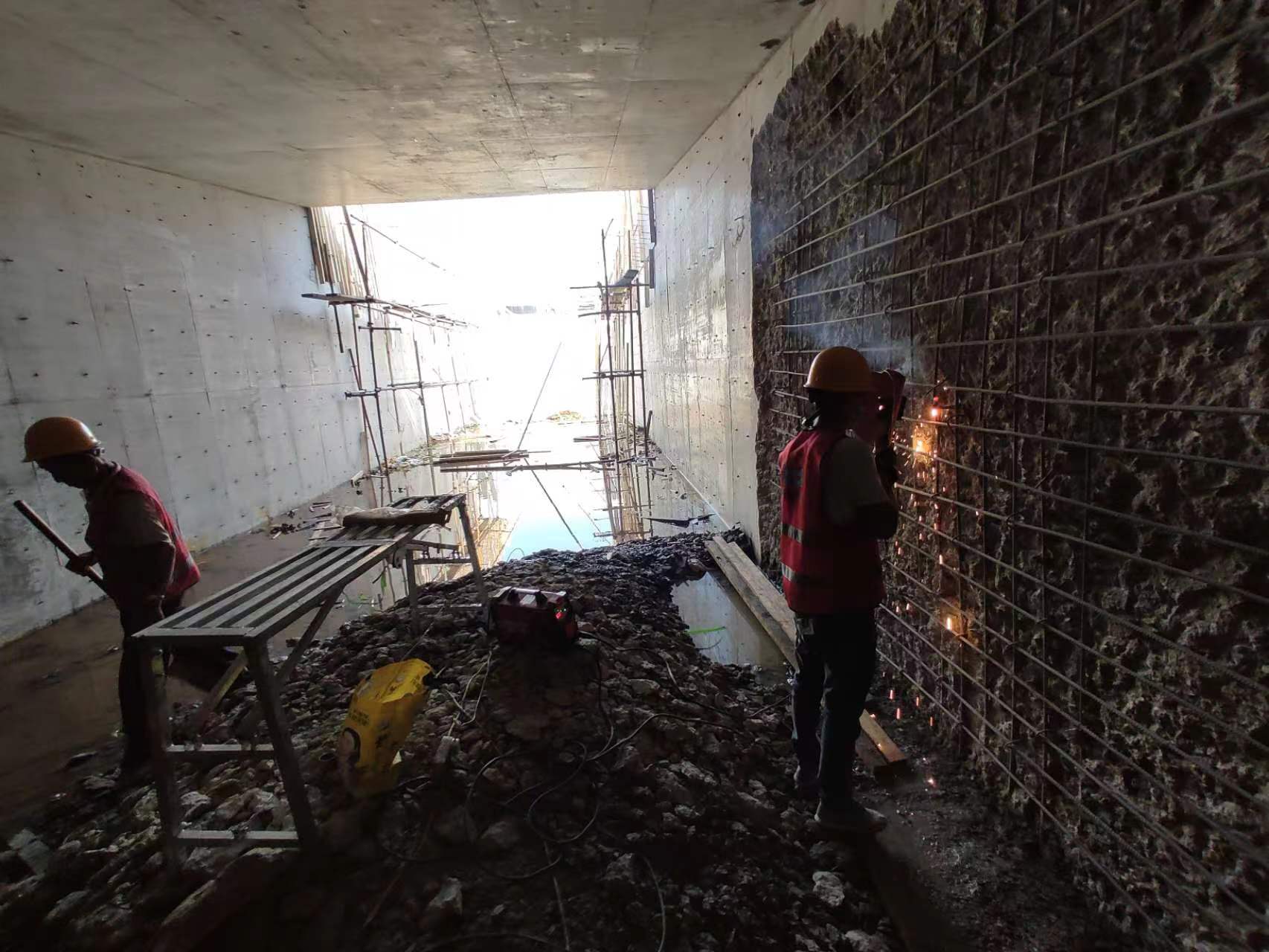 桑植挖断承重墙导致楼体开裂，加固施工方案出炉
